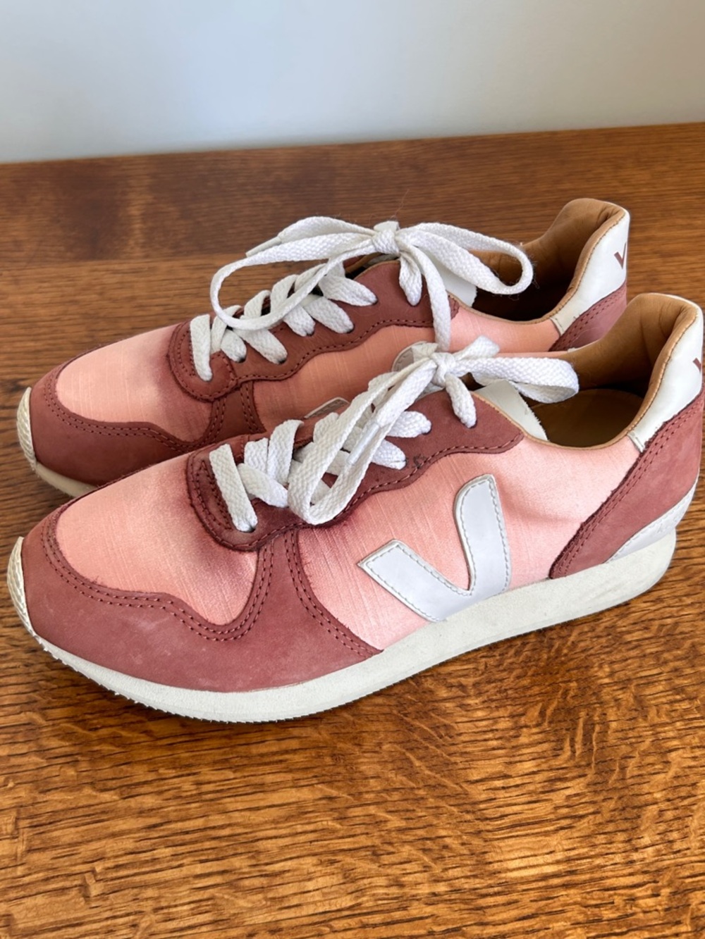 VEJA LEATHER/SATIN CASUAL SHOES - Picture 3 of 7